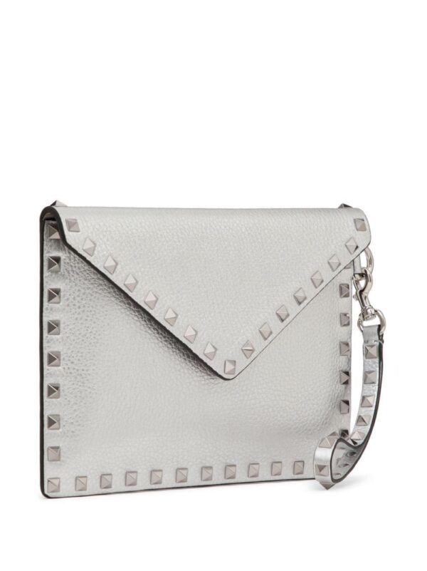 21678004_51827876_1000.jpg Valentino Garavani Rockstud metallic clutch bag