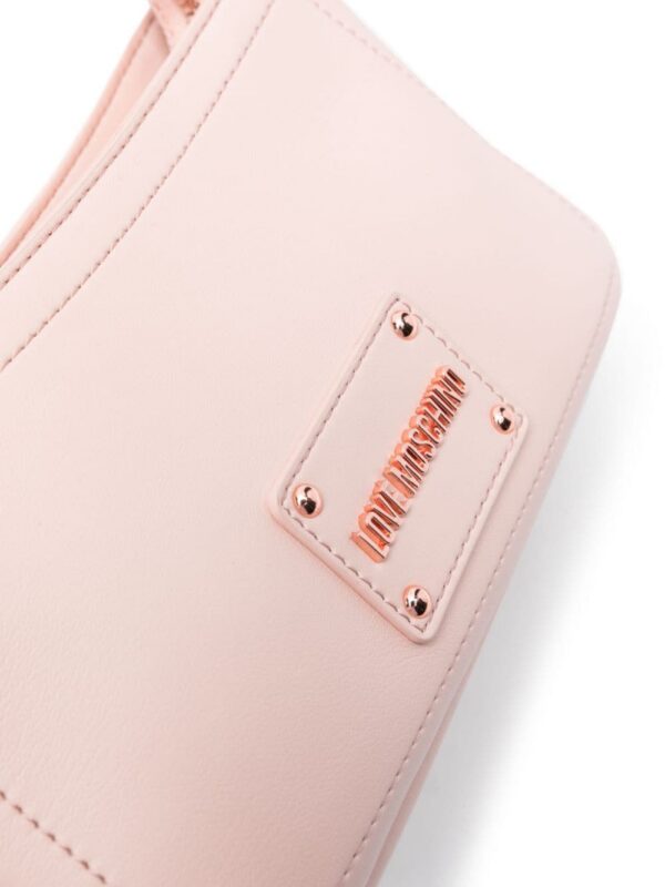 21773677_51656986_1000.jpg Love Moschino logo-plaque shoulder bag