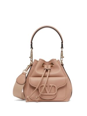 21819404_52174627_1000.jpg Valentino Garavani Locò leather bucket bag