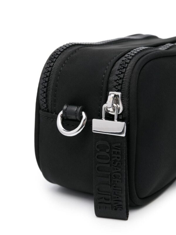 21828193_51676725_1000.jpg Versace Jeans Couture logo-lettering zipped crossbody bag