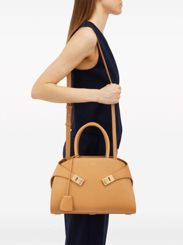 21832352_51719433_1000.jpg Ferragamo Hug handbag (S)