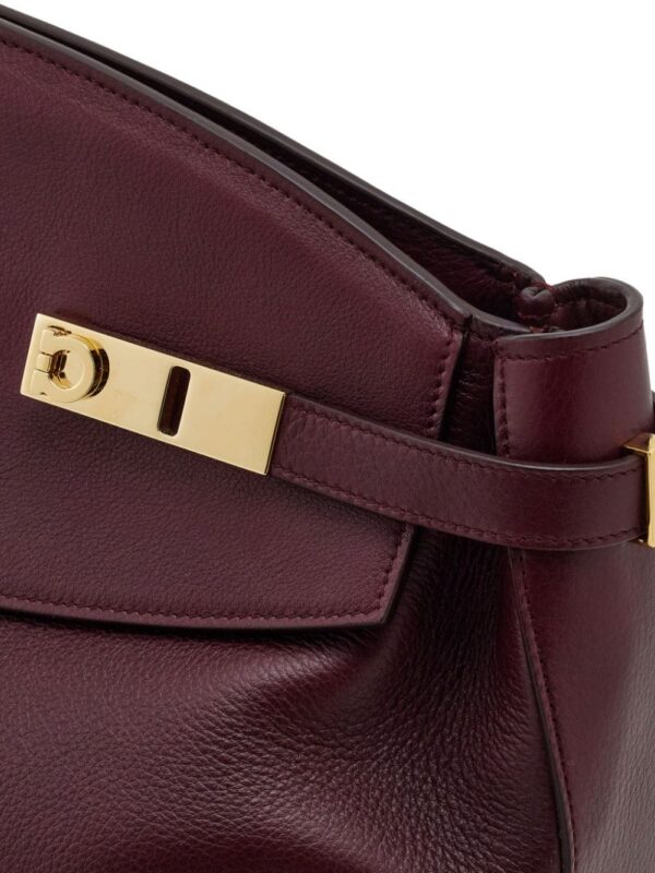 21832363_51722831_1000.jpg Ferragamo Large pouch
