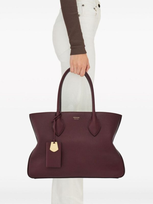 21832405_51714678_1000.jpg Ferragamo large logo-stamp leather tote bag