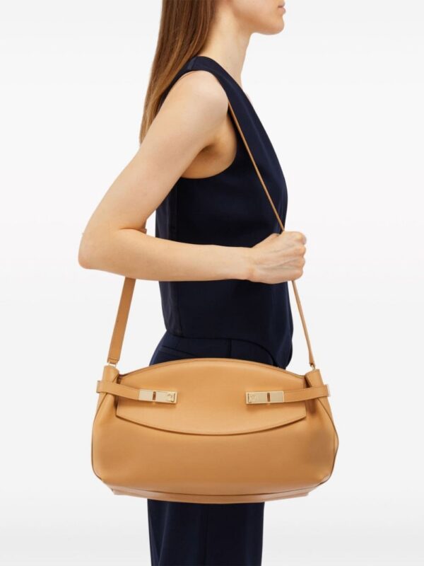 21834154_51714141_1000.jpg Ferragamo large Pouch leather bag