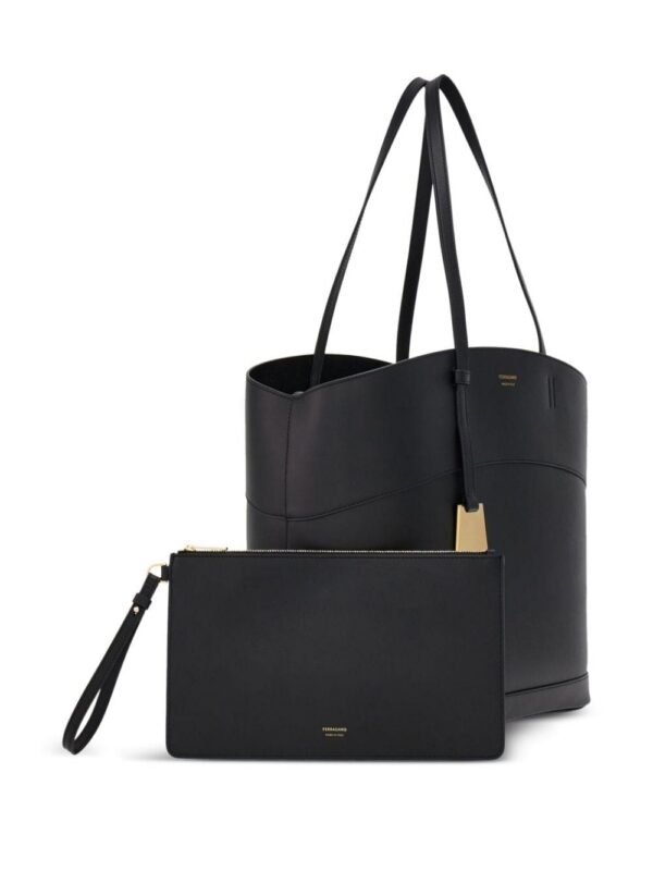 21834176_52054843_1000.jpg Ferragamo Charming logo-print tote bag