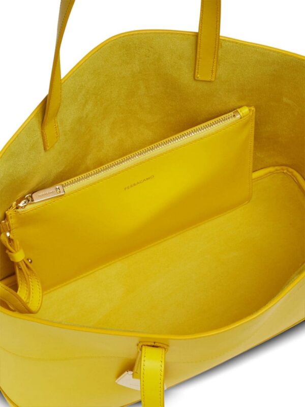 21834184_51950243_1000.jpg Ferragamo Charming leather tote bag