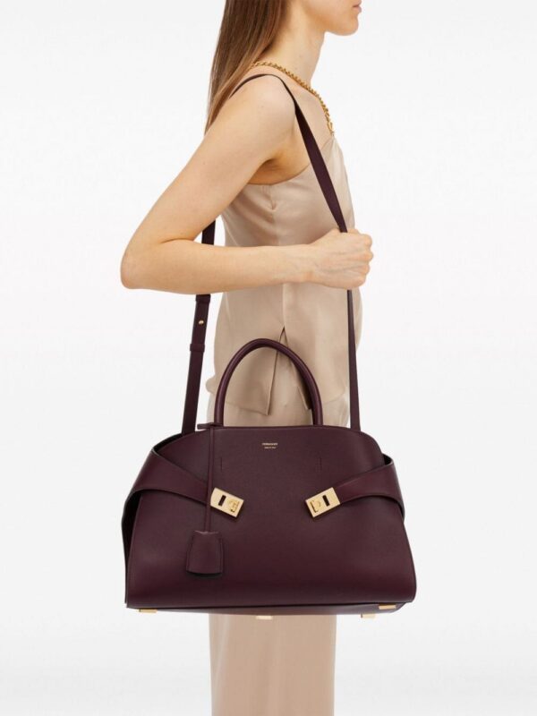 21834188_51713835_1000.jpg Ferragamo medium Hug leather tote