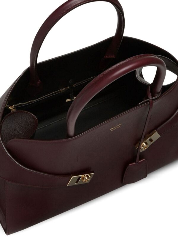 21834188_51713855_1000.jpg Ferragamo medium Hug leather tote