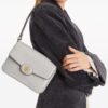21943019_51661467_1000.jpg Tory Burch Robinson logo-plaque shoulder bag