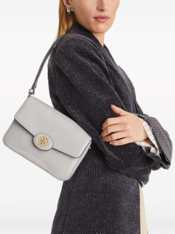 21943019_51661467_1000.jpg Tory Burch Robinson logo-plaque shoulder bag
