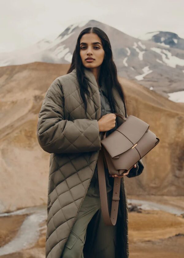 02_Daily_Bag_taupe-2882000x2800px.jpg Polène Mokki Edition Textured Taupe