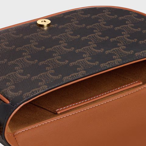 122652GTL-04LU_4_FALL25_W_0d8bb3be-f6b4-45fa-b1a4-e475cb6b7a63.jpg CELINE FOLCO SHOULDER BAG IN Triomphe Canvas and Calfskin
