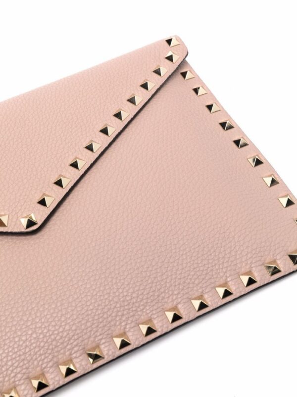 15159127_37136564_1000.jpg Valentino Garavani Rockstud envelope clutch bag