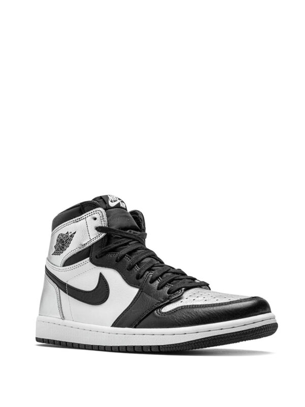 15817637_31680779_1000.jpg Jordan Air Jordan 1 Retro High OG "Silver Toe" sneakers