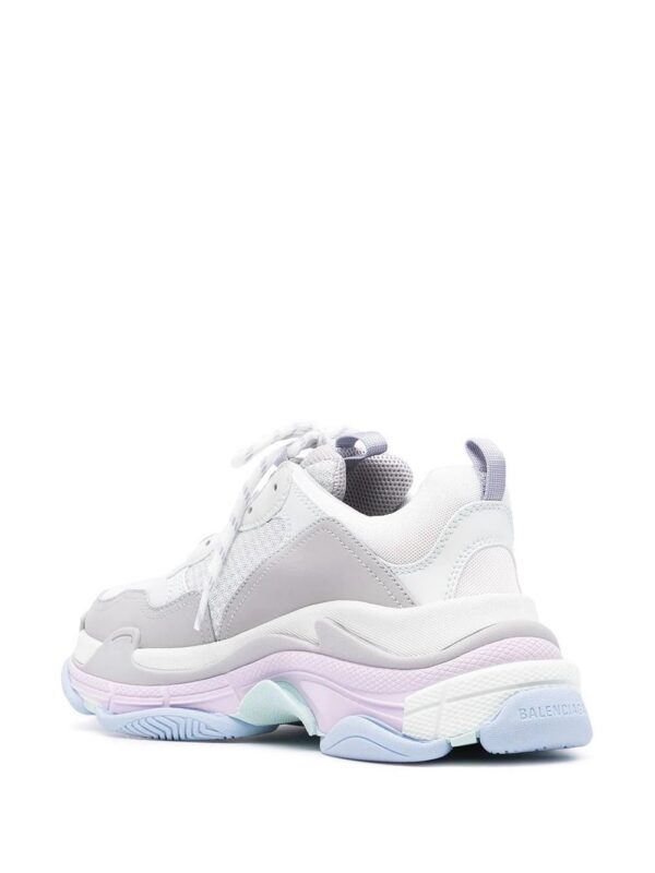 15920791_31704863_1000.jpg Balenciaga Triple S low-top sneakers