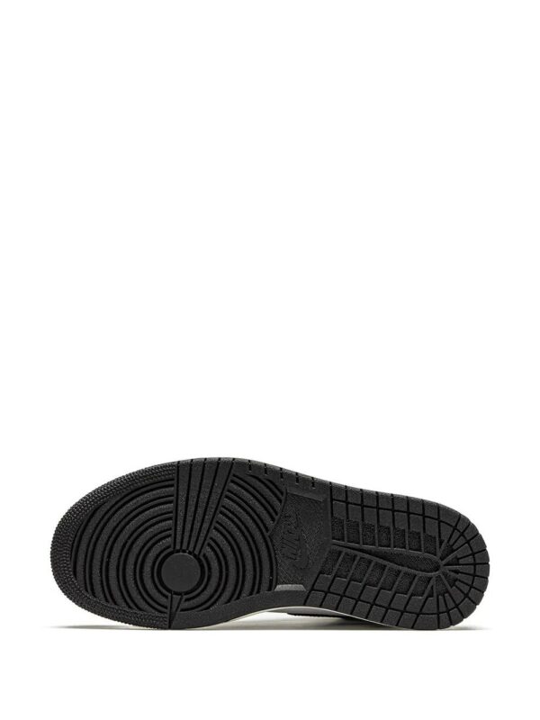 15951602_30145313_1000_ca5eea0c-97b9-44d3-9a16-251b43828fbd.jpg Jordan Air Jordan 1 Retro High OG sneakers