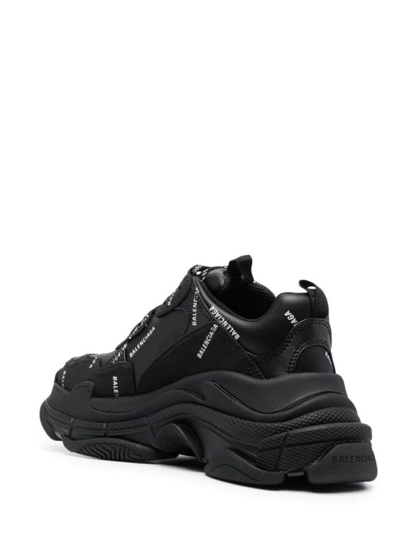 16113740_31965670_1000.jpg Balenciaga Triple S low-top sneakers