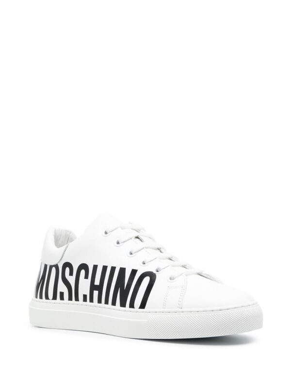 16329655_31372077_1000_5f99bfa8-c416-43ce-a122-fb8b9e700ac2.jpg Moschino logo-print sneakers