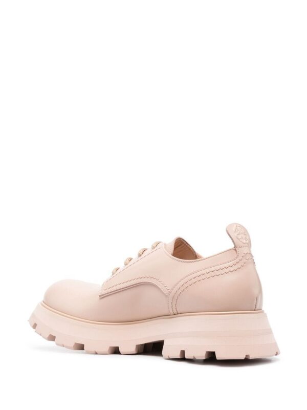 16532410_32101700_1000_c8329dba-cb2f-492a-8da5-ed594d0dec2f.jpg Alexander McQueen Wander lace-up shoes