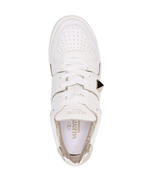 16744553_34043906_1000.jpg Valentino Garavani One Stud low-top sneakers