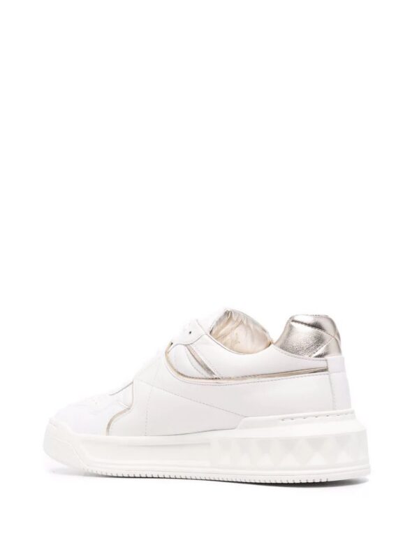 16744553_34043917_1000.jpg Valentino Garavani One Stud low-top sneakers