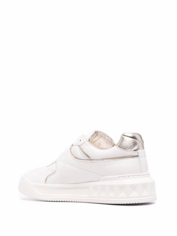 16744553_34043917_1000_3e5b1c9b-edf9-4858-b317-1c95c8907661.jpg Valentino Garavani One Stud XL leather sneakers