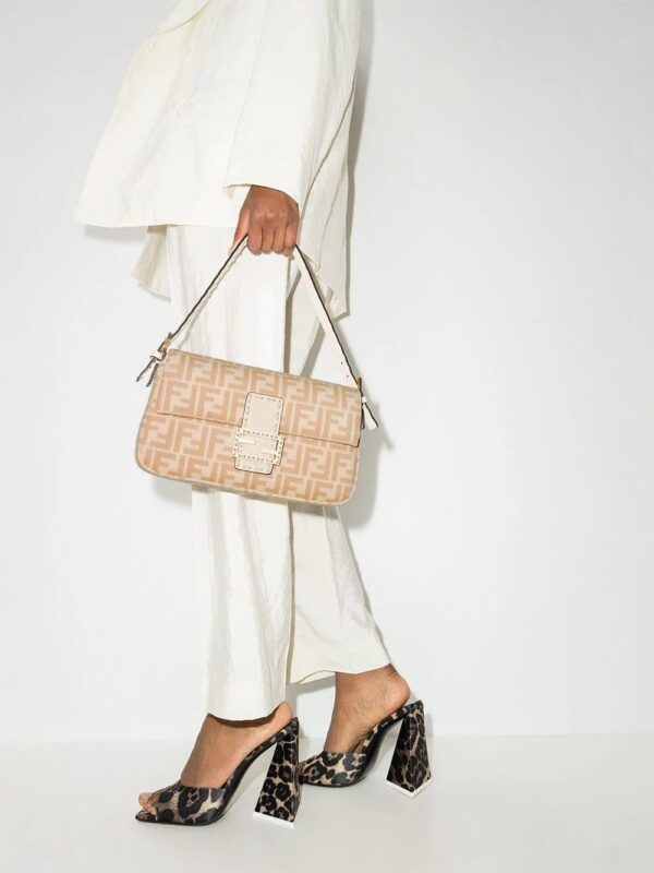 16794943_36785459_1000_94d8d63d-744f-4c2c-b6a0-2efcb2a15689.jpg FENDI Baguette 1976 shoulder bag
