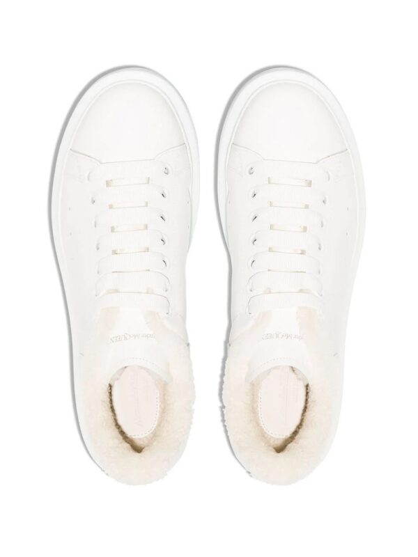 16826182_37529379_1000.jpg Alexander McQueen Oversized shearling-lining sneakers