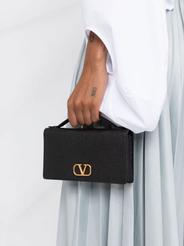 17198898_98f29751-0dd5-4395-8f27-a5036b3d30ee_1000.jpg Valentino Garavani VLogo Signature leather wallet-on-chain