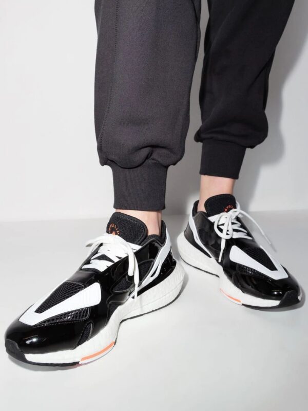 17546785_39433484_1000.jpg Adidas Ultraboost 22 low top sneakers