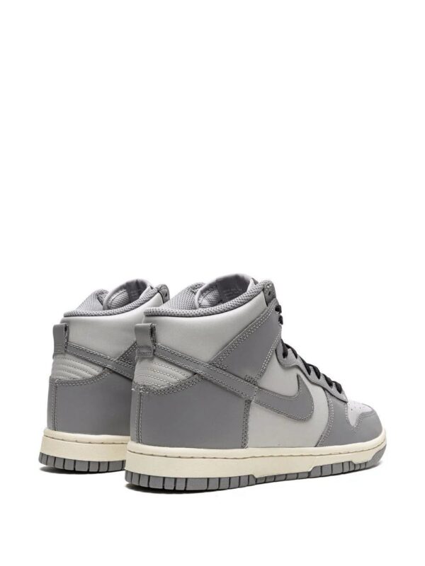 17566294_36495832_1000-1.jpg Nike Dunk High sneakers
