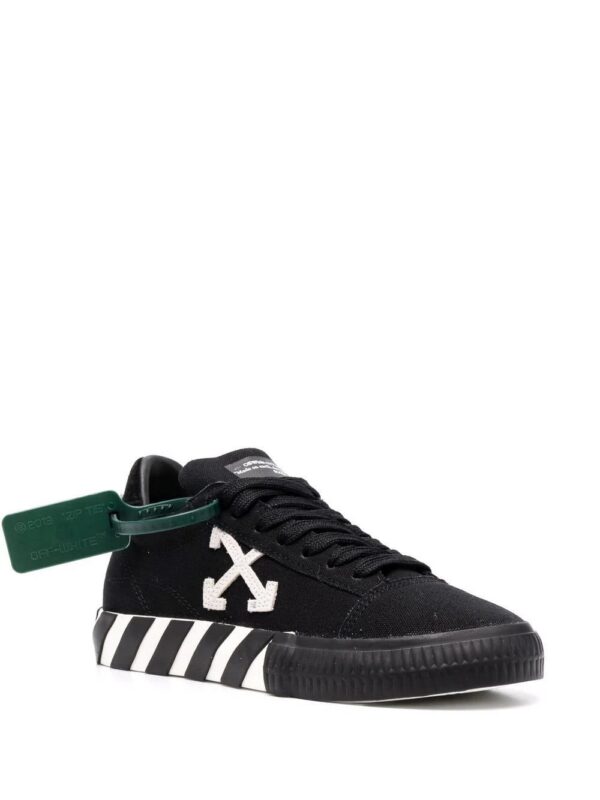 17590452_36920749_1000.jpg Off-white Vulcanized low-top sneakers