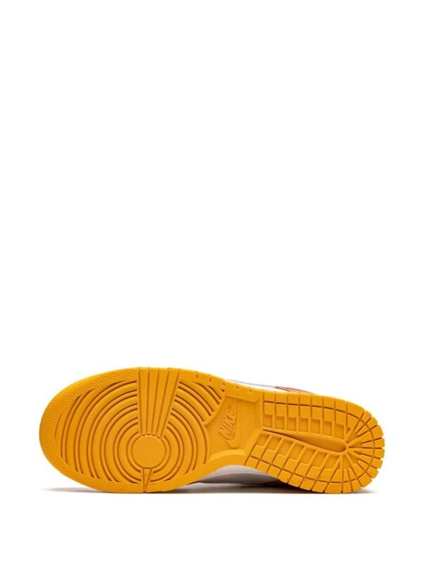 17693068_37064109_1000-1.jpg Nike Dunk Low “University Gold” sneakers