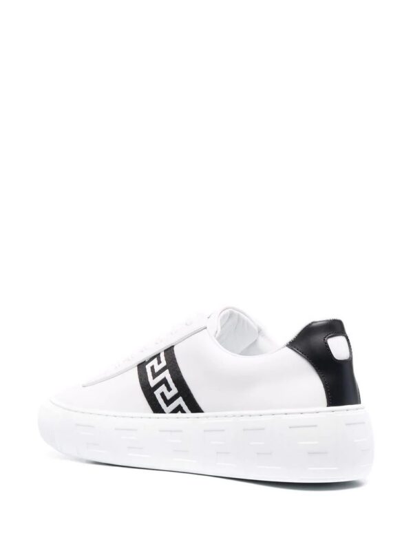 17693199_37037707_1000_4642e3af-e0d6-4ebd-8149-e6b71e0c6b14.jpg Versace Greca low-top sneakers