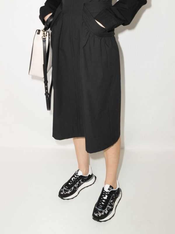17781775_39213739_1000_80d20cb4-54a5-4b38-b90e-5983492410cf.jpg Valentino Garavani Lacerunner panelled sneakers