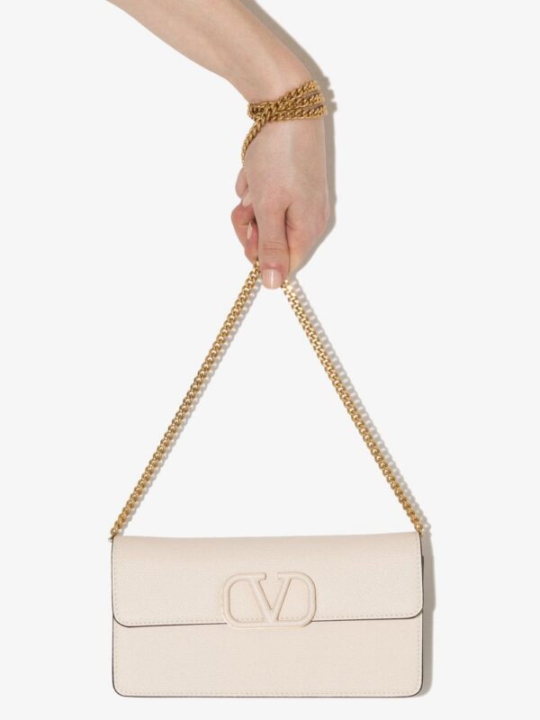 17781976_39018448_1000.jpg Valentino Garavani VLogo Signature leather chain wallet
