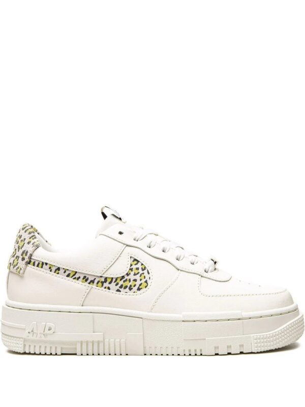 17870956_37687455_1000_0acec6d7-f927-4502-9ad8-1fd5a2297c17-1.jpg Nike Air Force 1 Pixel SE low-top sneakers