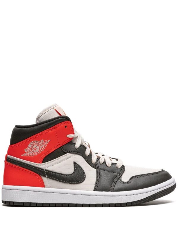 17917618_37817259_1000_2d59f36e-d53e-4a2f-a495-e74c34a770ce.jpg Jordan Air Jordan 1 Mid SE sneakers