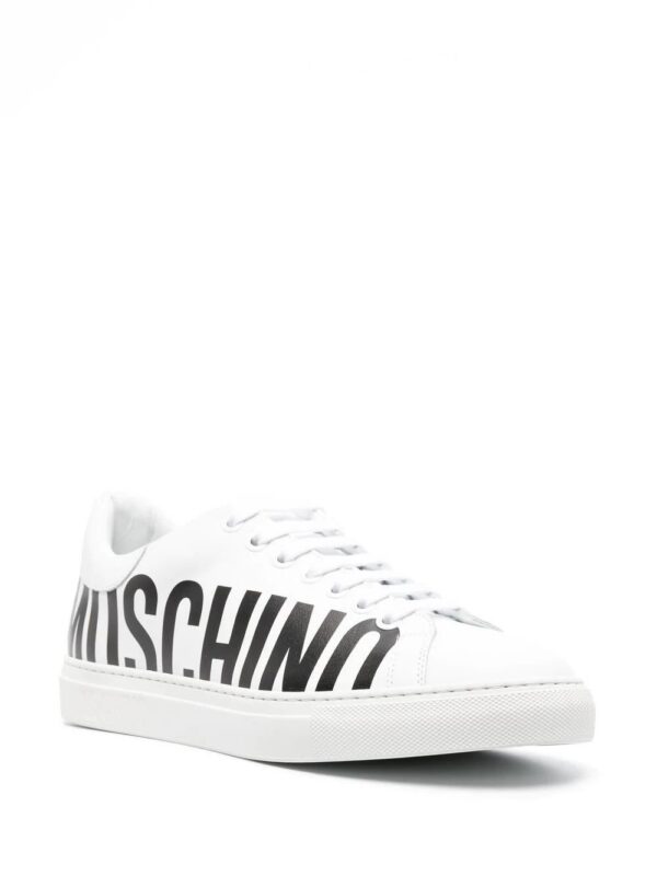 17923007_42204716_1000.jpg Moschino logo-print low-top sneakers