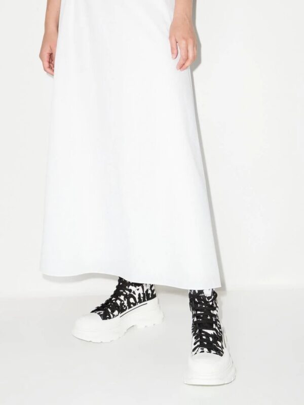 18018201_40682927_1000-1.jpg Alexander McQueen Treadslick graffiti-print sneakers