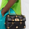 18169743_30b2be47-8dcb-4bdb-82e9-b7a04fdb14bc_1000.jpg Valentino Garavani medium Roman Stud shoulder bag