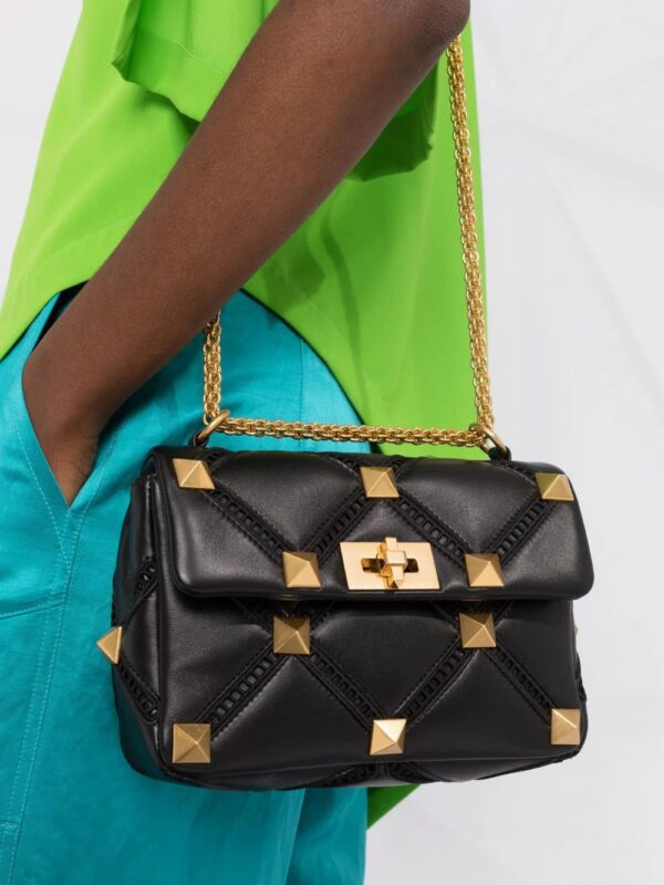 18169743_30b2be47-8dcb-4bdb-82e9-b7a04fdb14bc_1000.jpg Valentino Garavani medium Roman Stud shoulder bag