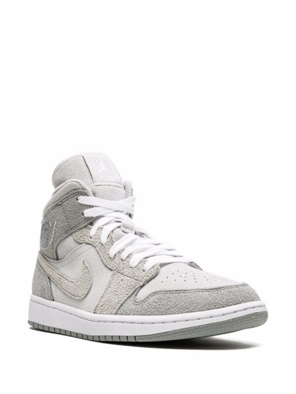18187546_38773637_1000.jpg Jordan Air Jordan 1 Mid SE sneakers