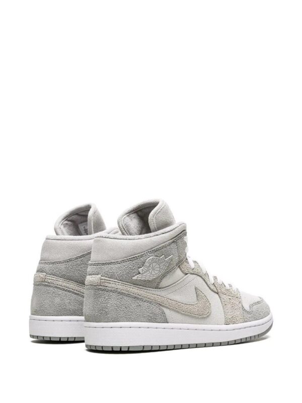 18187546_38773663_1000.jpg Jordan Air Jordan 1 Mid SE sneakers