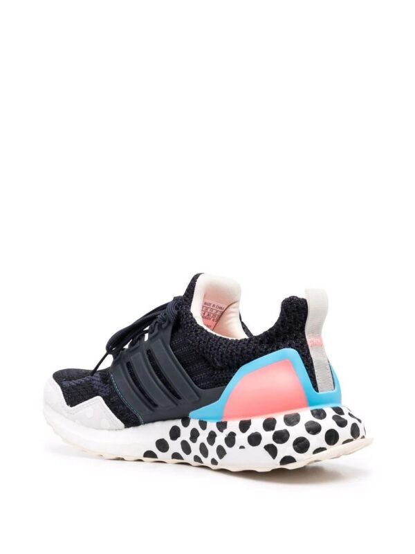 18227520_38914299_1000-1.jpg adidas Ultraboost 5.0 panelled sneakers