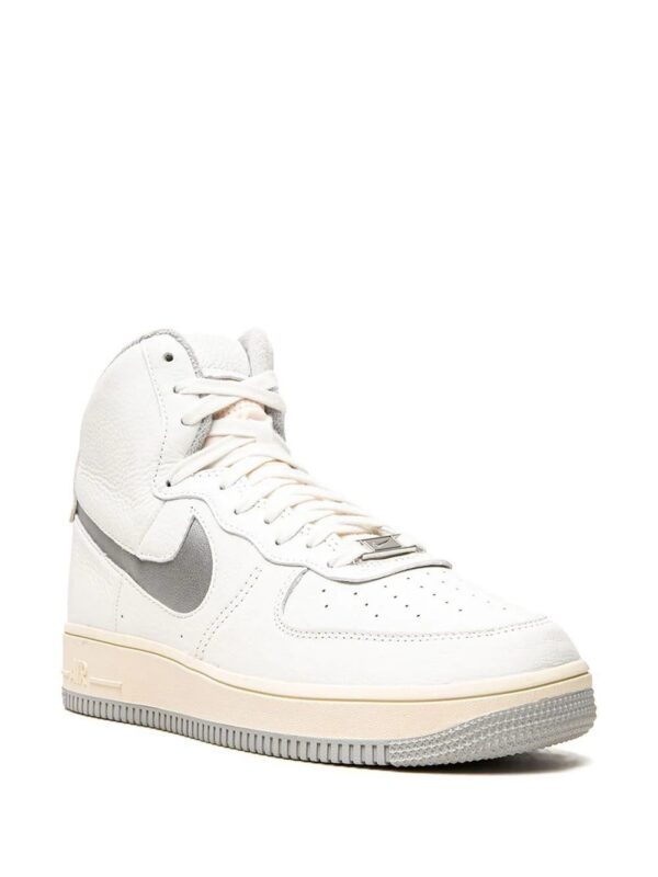 18267175_38987917_1000-1.jpg Nike Air Force 1 high-top sneakers