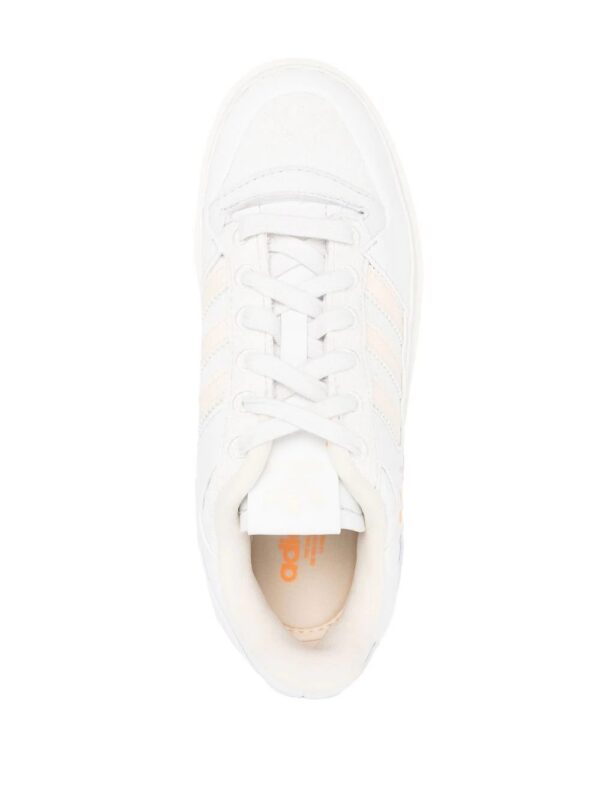 18356933_39383094_1000-1.jpg adidas floral-embroidered logo sneakers
