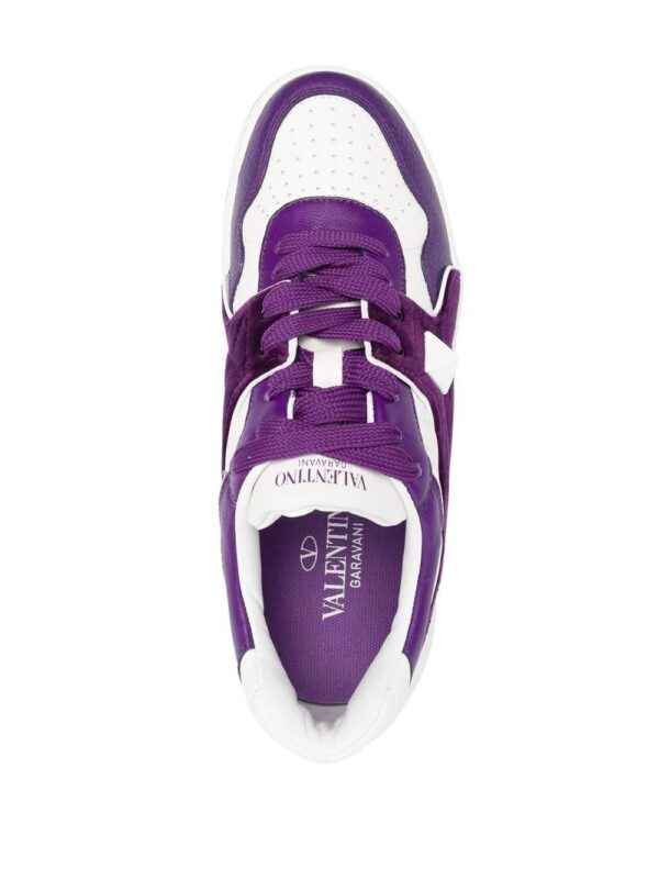 18363922_41021117_1000.jpg Valentino Garavani Roman Stud low-top sneakers