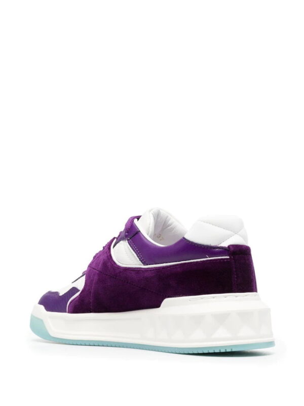 18363922_41024028_1000.jpg Valentino Garavani Roman Stud low-top sneakers