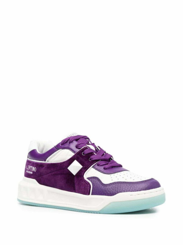 18363922_41024052_1000.jpg Valentino Garavani Roman Stud low-top sneakers